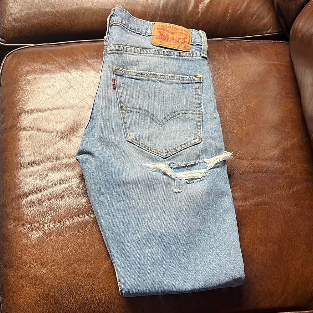 Levi's Men's Relaxed Fit Light Blue Jeans